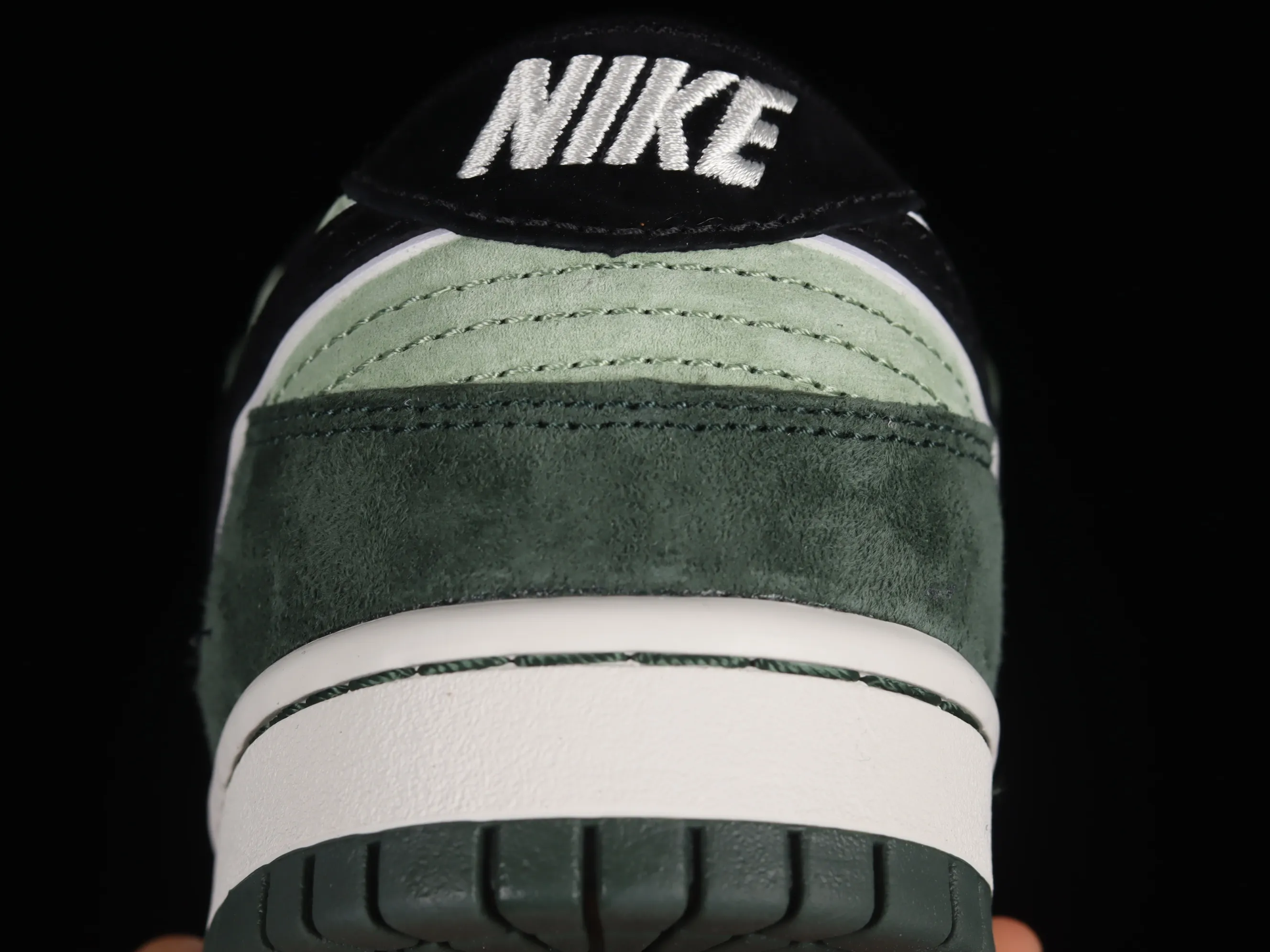 All Categories Nk SB Dunk Series Nk SB Dunk Low Low-top sneakers Otomo Katsuhiro x Nk SB Dunk Low "Steamboy OST" Creative customization collaboration Otomo Katsuhiro joint SB low-top sports and leisure sneakers LF0068-001